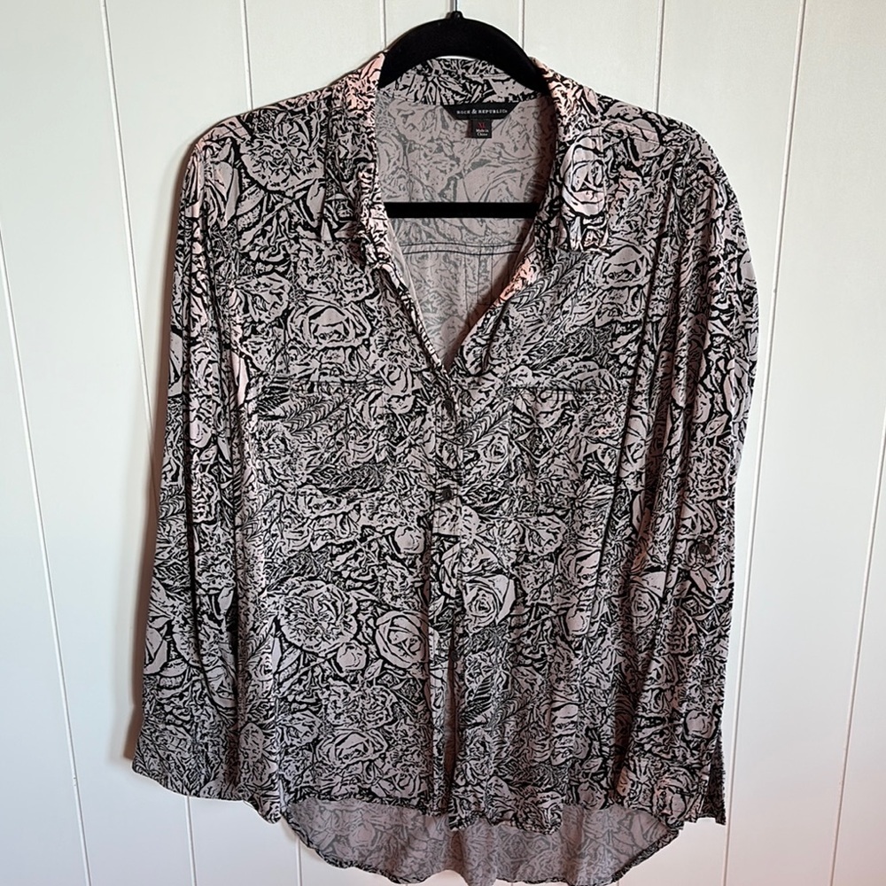 Rock & Republic graphic roses long sleeve button down Floral Blouse XL